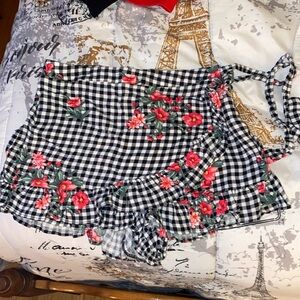 Floral wrap scort